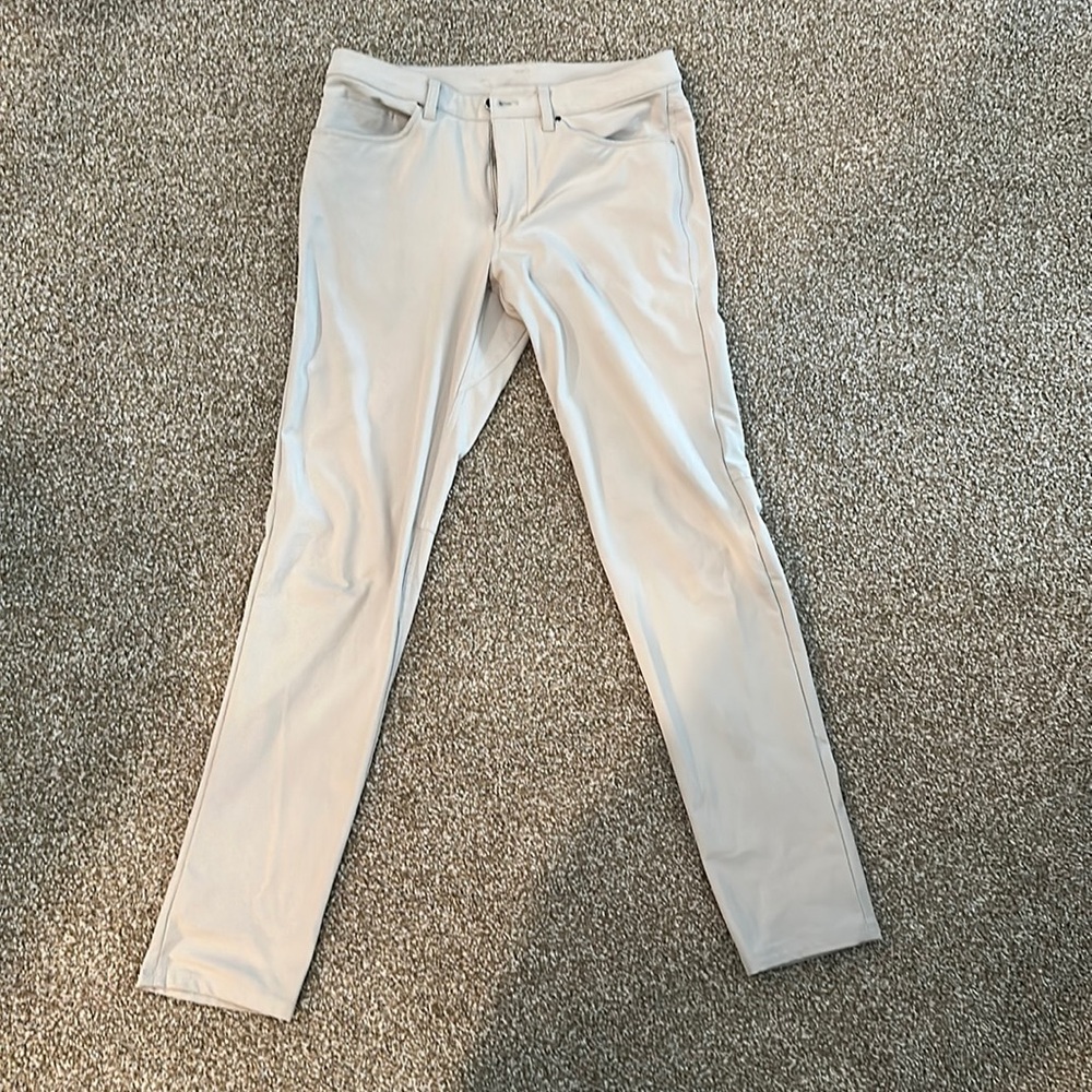 Lululemon ABC slim pant in light khaki (31x34)